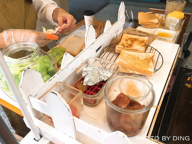 20251002-bo0vz 20251002-bo0vz