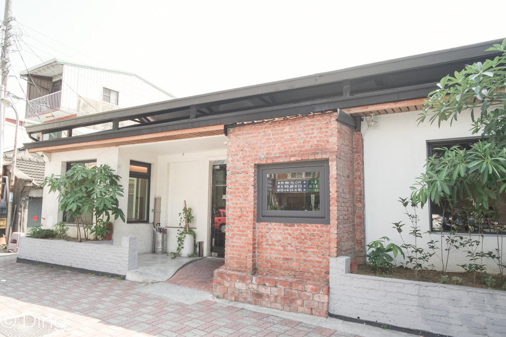 20251002-9ylk3 20251002-9ylk3