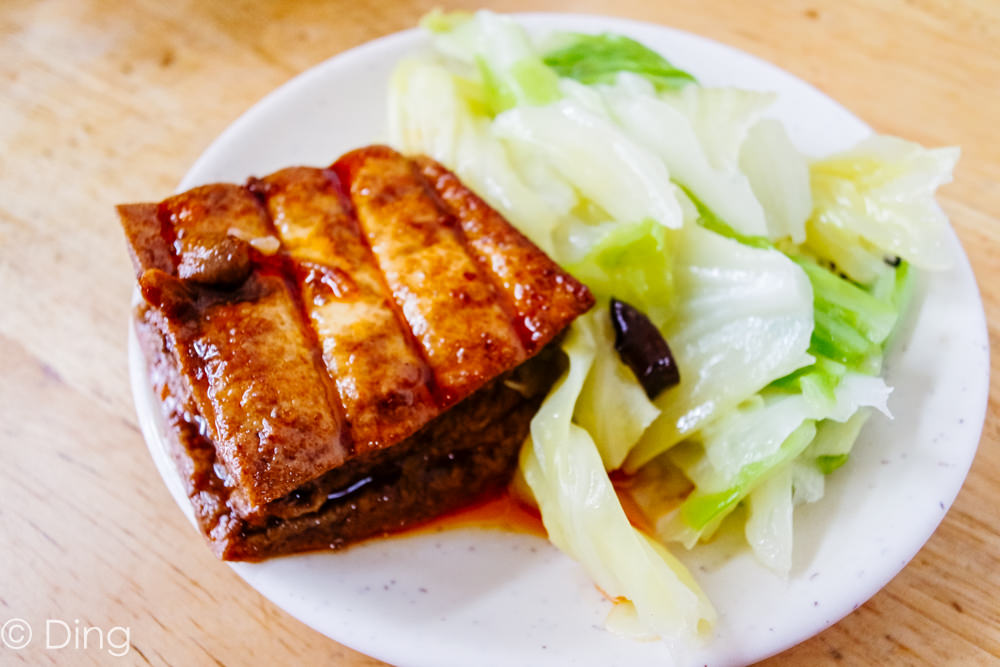 【台南美食】東區東寧路上阿偉火雞肉飯，除了好吃火雞肉便當，推薦必點辣豆腐