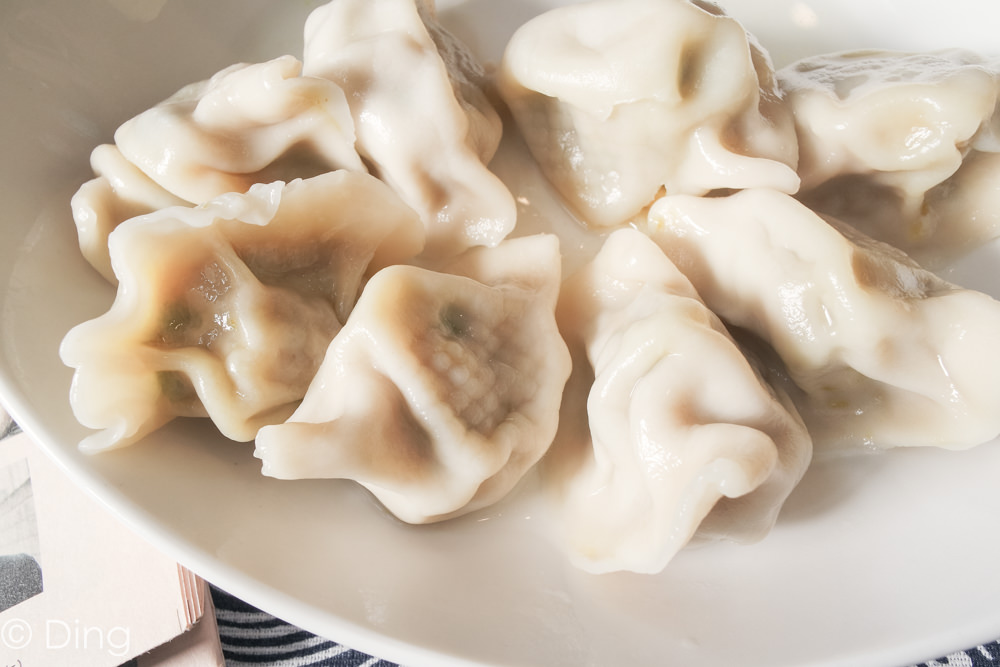 【台南永康美食】大口芳手工水餃，在地手工宅配人氣飽滿扎實水餃，口味多樣，大推香菇蒜頭雞肉、高麗菜豬肉鮮蝦水餃！