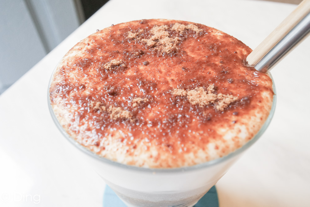 【台南中西區美食】位於新美街「熨斗目花珈琲 珈哩 cafe WUDAO」，有著特別甜點、餐點，空間充滿綠意，非常好拍網美必來！