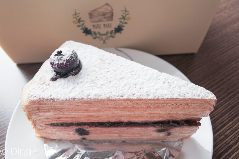 台南東區千層蛋糕 無店面超人氣低調千層蛋糕，「默默Moremore甜點」每月限量訂購，有好吃的草莓、焦糖、藍莓、巧克力千層蛋糕。