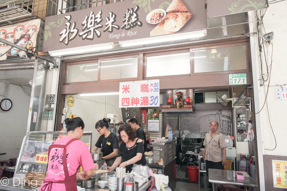 【台南中西區美食】國華街永樂市場必吃銅板美食，古早味米糕跟四神湯，讓在地人從小吃到大，永樂米糕。