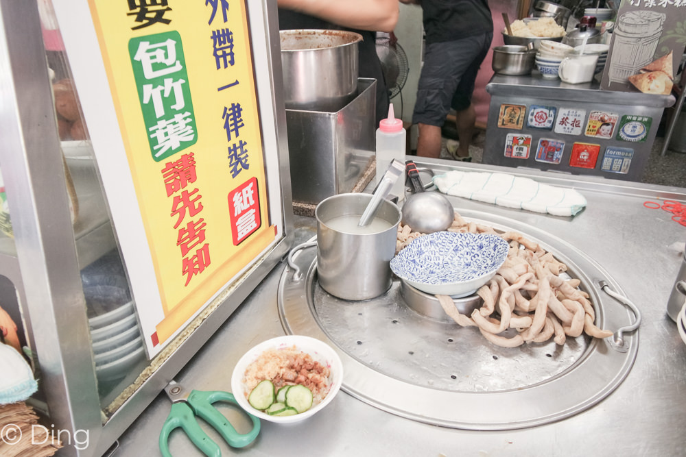 【台南中西區美食】國華街永樂市場必吃銅板美食，古早味米糕跟四神湯，讓在地人從小吃到大，永樂米糕。