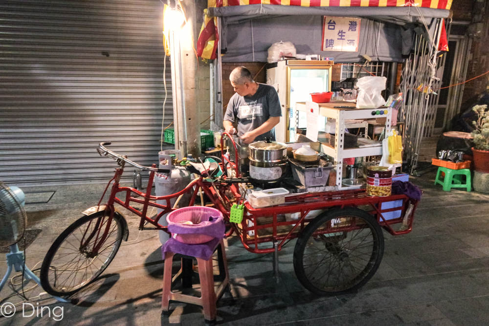 台南中西區宵夜推薦  中正路露天版深夜食堂，有特別的味噌肉蛋餅及燒肉吐司，「府城國民中學-九年九班」