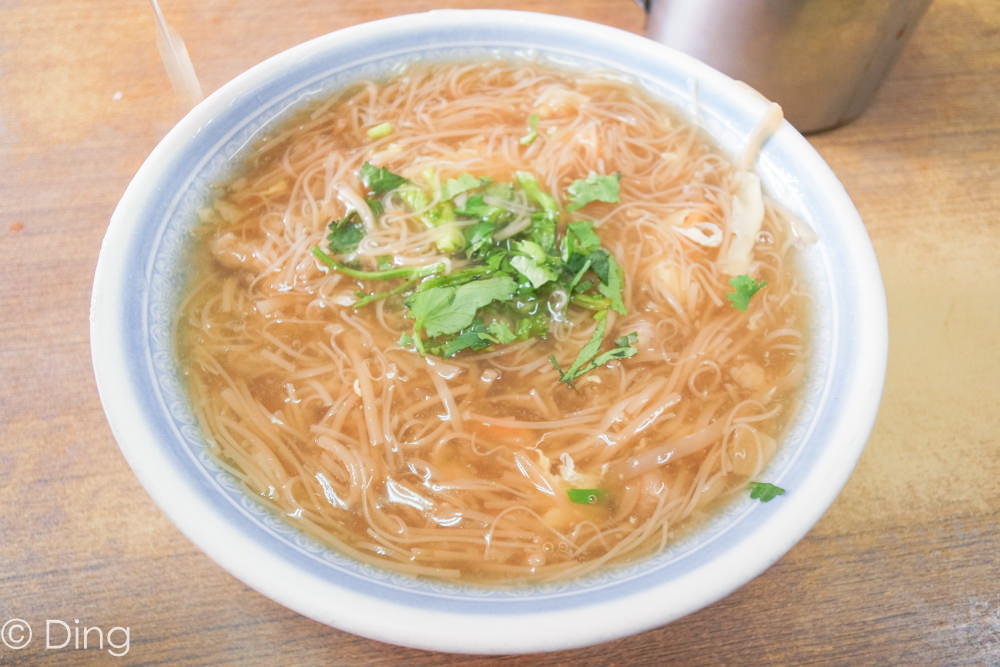 彰化鹿港第一市場美食 銅板價麵線糊，一碗只要25$，在地人喜愛的老味道，「蚯蚓龍山麵線糊」