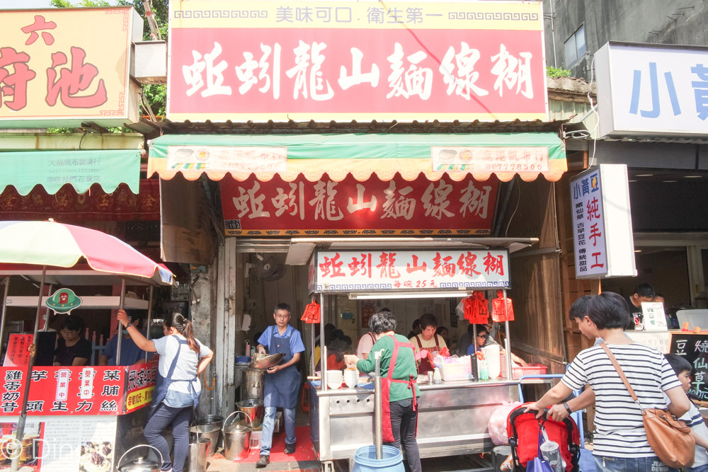 彰化鹿港第一市場美食 銅板價麵線糊，一碗只要25$，在地人喜愛的老味道，「蚯蚓龍山麵線糊」