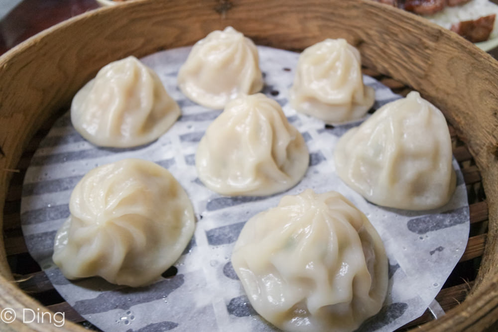 台南中西區宵夜推薦 府前路24H營業「三鮮蒸餃」，有排骨飯、雞腿飯、湯包及蒸餃，當正餐或是宵夜都很適合。