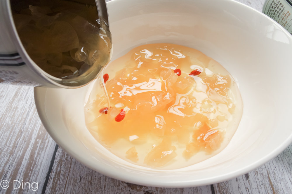 團購美食 全聯開罐即食「青葉枸杞燉銀耳」，內含豐富營養成分，不分男女老少都很適合食用喔！