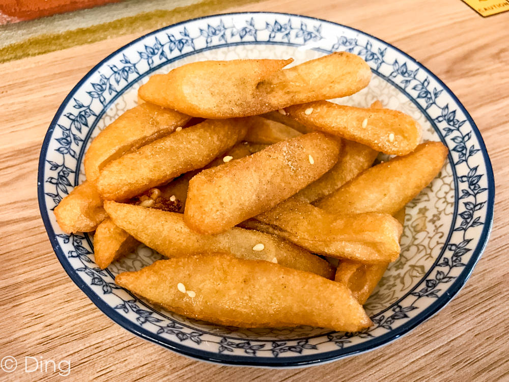 台南中西區美食 隱藏巷弄內古早味，「鼎富發豬油拌飯」，除了主打豬油拌飯，還有燒烤、冷盤可選擇喔！