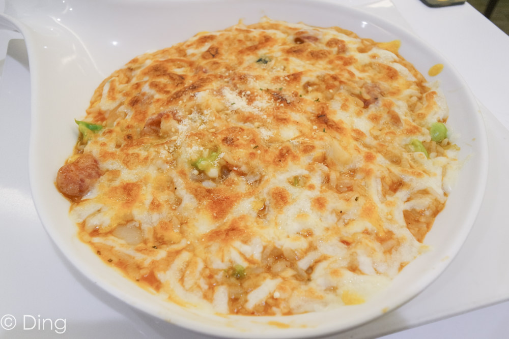 台南東區美食推薦 大同路上適合聚餐聚會，主打平價義大利麵、焗烤、點心的「NU Pasta大同店」。