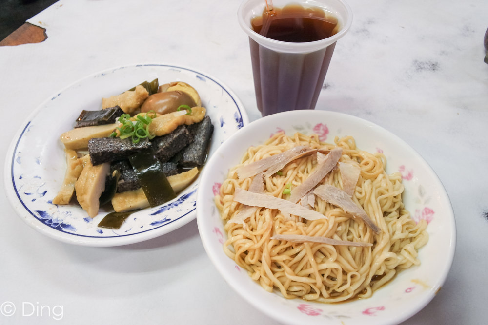 台南中西區美食  民生路上以豬油拌麵為主打的「民生意麵」，樸實的美味，當晚餐或宵夜都很適合。
