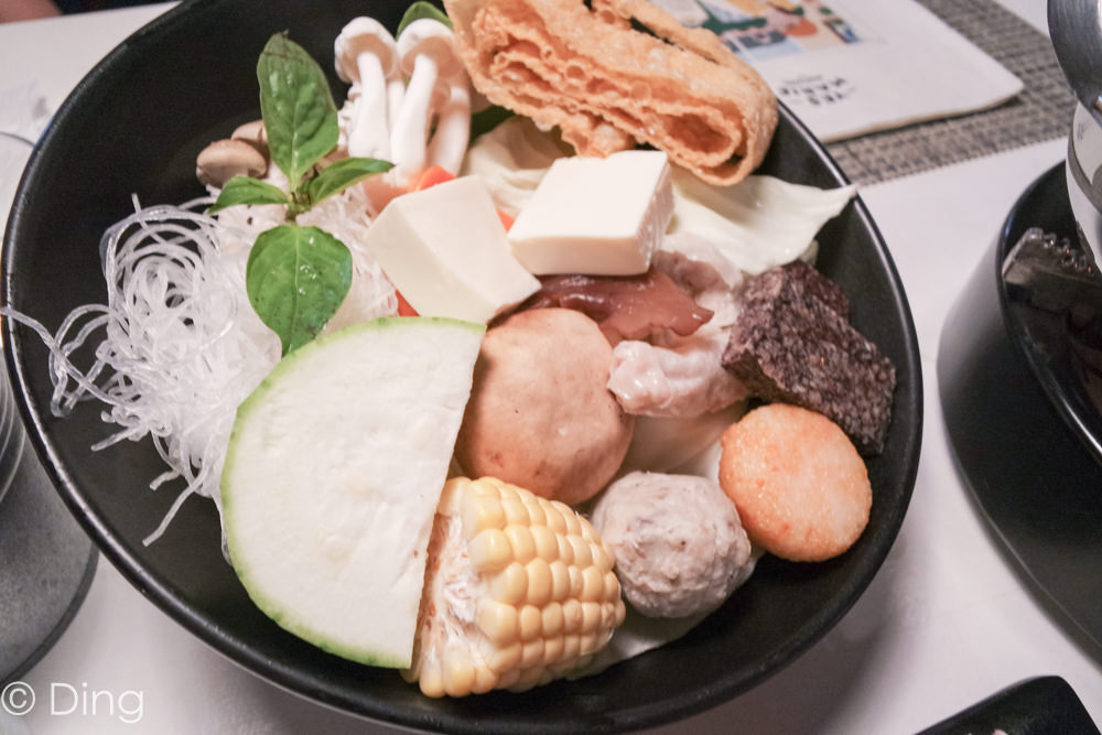台南東區成大周邊美食 聚會聚餐首選，離後火車站近，泰式文青風小餐館「YES MARIE 也是瑪莉」。