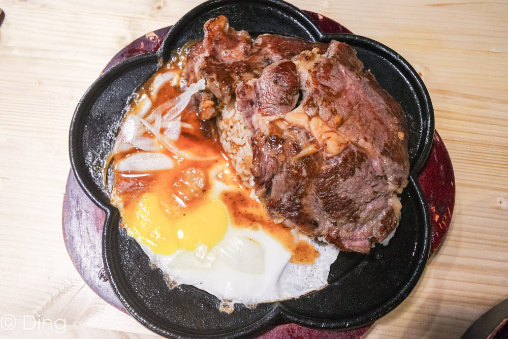 台南仁德美食 「19號倉庫鐵板牛排仁德店」，種類多大份量排餐，沙拉吧吃到飽，想吃雙拼系列、戰斧牛排就來吧！