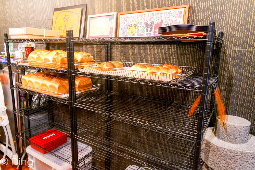 台南中西區美食 可宅配隱藏麵包店，主打天然麵包、軟法、吐司，只營業2.5hr，晚來買不到「五吉堂」。