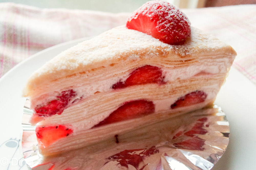 台南東區千層蛋糕推薦 甜點工作室「幸福味烘焙屋」，主打以低油、低糖製作的千層蛋糕，不定時出沒市集，草莓千層出現囉！