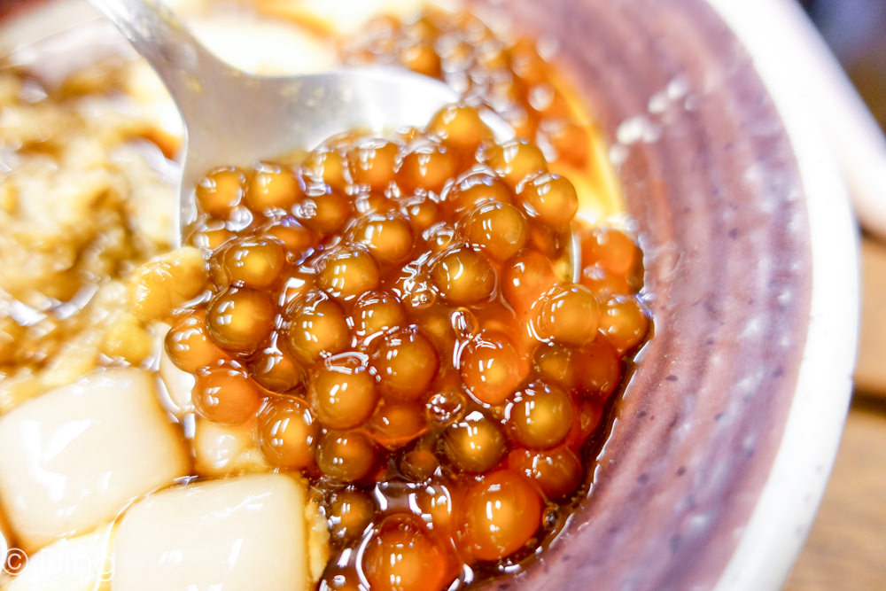 台南五妃街美食 銅板價豆花，可以加碎冰、豆漿，必點珍珠、芋圓，南大周邊美食「豆腐花」。