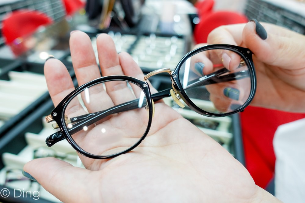 台南東區眼鏡行推薦 配戴眼鏡首選，台南東安路眼鏡行「UP精品眼鏡」，可找到台南少見眼鏡品牌，999.9、CLASSICO、ROAV。