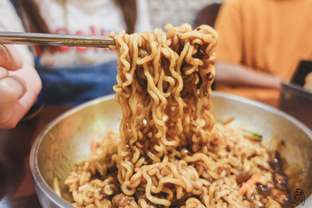 20251002-4hmvs 20251002-4hmvs