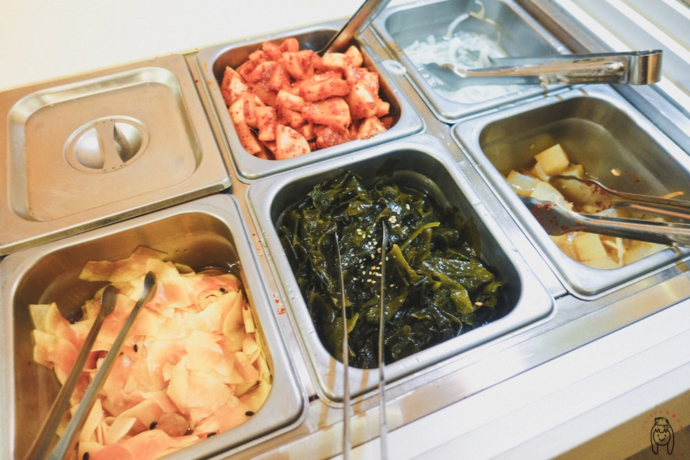 20251002-4jrgy 20251002-4jrgy