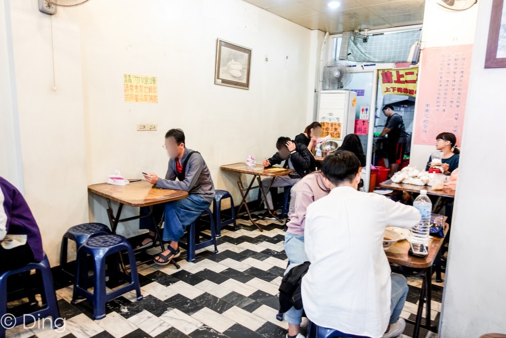 台南東區小吃 鄰近東寧路「鴨霸當歸鴨」，成大學生最愛平價小吃，推薦鴨肉飯、當歸鴨麵線。