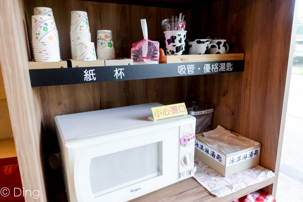 台中西屯區美食 必吃「東海大學乳品小棧」牛奶冰棒、冰淇淋，還有特別的冰淇淋夾心蛋糕！