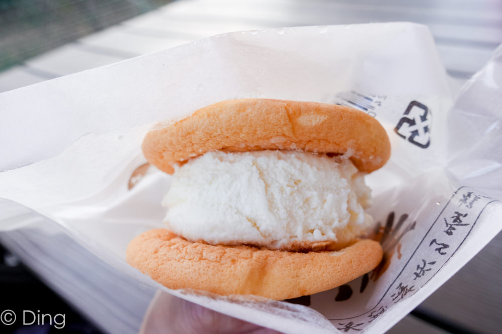 台中西屯區美食  必吃「東海大學乳品小棧」牛奶冰棒、冰淇淋，還有特別的冰淇淋夾心蛋糕！