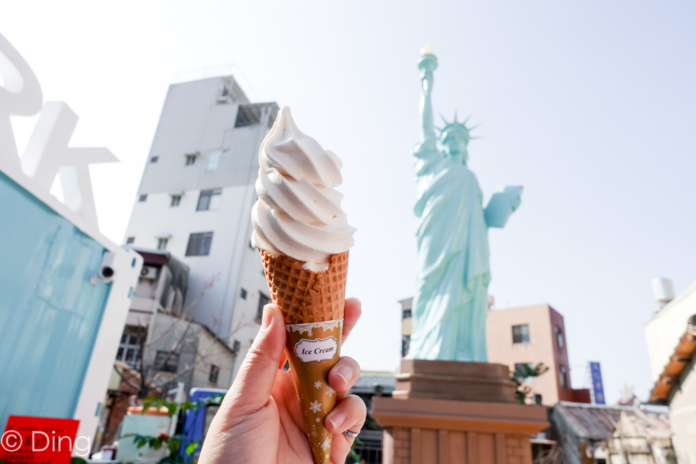 台南打卡美食景點 國華街自由女神扭蛋機，每天還有限量販售冰淇淋等你嚐鮮！「Landmark ICE CREAM」。