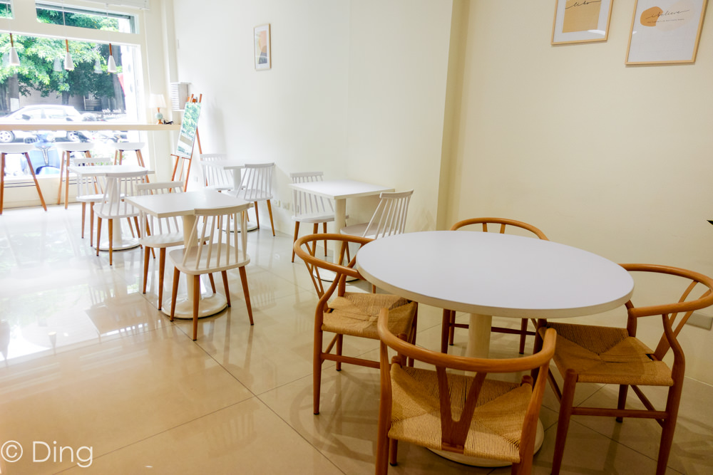 台南永康早午餐 五王國小對面「日好早午餐」，主打舒肥料理，有純白色舒適用餐空間，以及美味早午餐套餐、潛艇三明治。