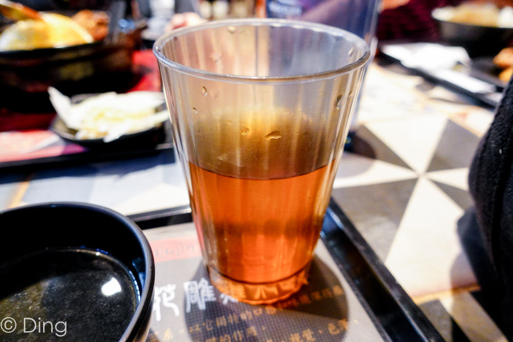 台南東區美食 南紡購物中心B1美食街「時懿黃燜雞米飯」，獨特山東料理，有獨特醬汁及超大塊雞肉！