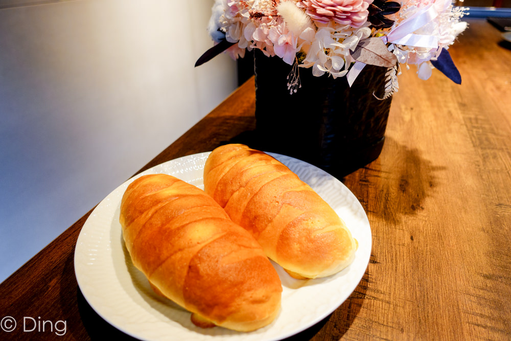台南中西區美食 麵包控必訪！每日限量販售「方云云麵包店」，主打顛覆傳統的台式麵包，推薦特別的台式創意吐司，以及美味手感麵包！