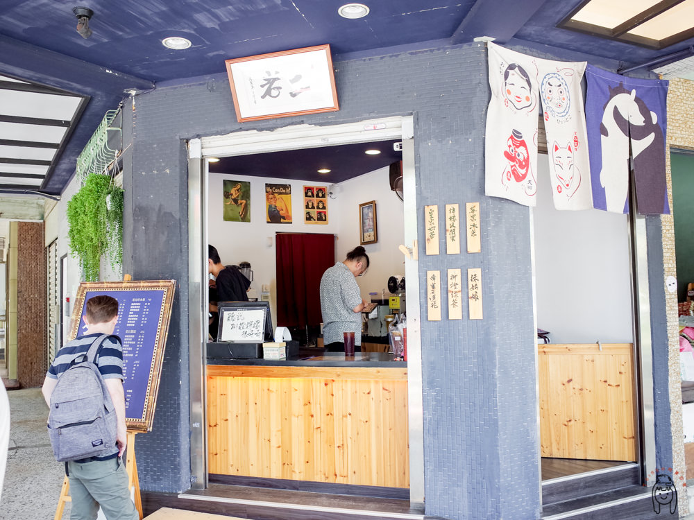 台南中西區飲料 南門路「老丘茶舖」大推好喝的奶茶、喝起來不澀純茶類，十分低調的飲料店。