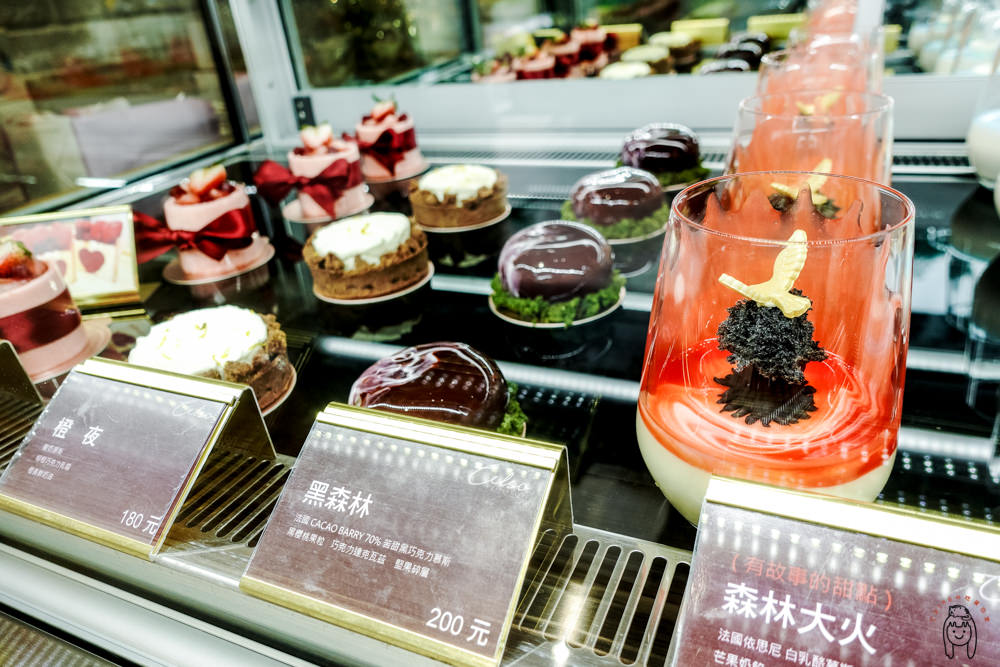台南東區甜點 「漫步左岸法式甜點Celso Pâtisserie」有令人驚豔的大蛋糕、千層蛋糕及有故事的法式甜點，適合當生日蛋糕或送禮喔！