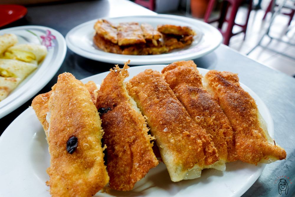 台南中西區早餐 府前路「幸福鍋貼」，有酥脆的鍋貼、蔬菜煎餅，還有粉漿蛋餅，下午也有販售喔！可當下午茶點心！