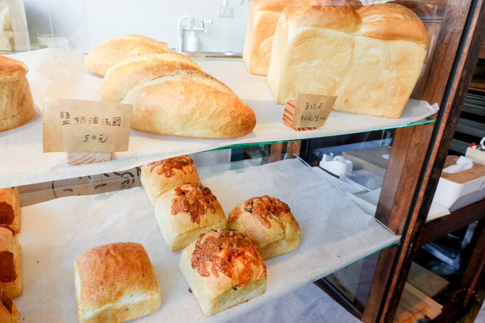 台南中西區 「Umm Umm」隱藏在萬昌街的一人麵包店，自養的酵母麵包每日限量販售，適合當下午茶點心，可預訂跟宅配喔！