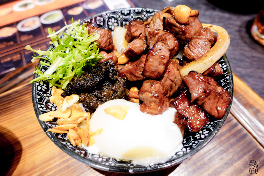 台南東區美食 南紡購物中心B1美食街「開丼」，號稱地表最強燒肉丼，味增湯、飲品、白飯、生菜無限續！