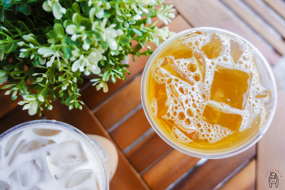 台南東區飲料 東寧路「茶聚」，點無糖也回甘好喝的原味茶，推薦有台灣綠茶韻味的霧丘陵熟系列！
