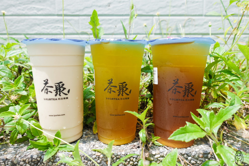 台南東區飲料 東寧路「茶聚」，點無糖也回甘好喝的原味茶，推薦有台灣綠茶韻味的霧丘陵熟系列！