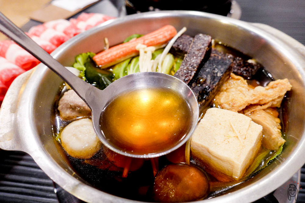 台南平價火鍋 大同路「五鮮級平價鍋物」個人小火鍋，營業到凌晨，白飯、飲料無限續，加價就可以吃到肉量爆多的17盎司肉肉。