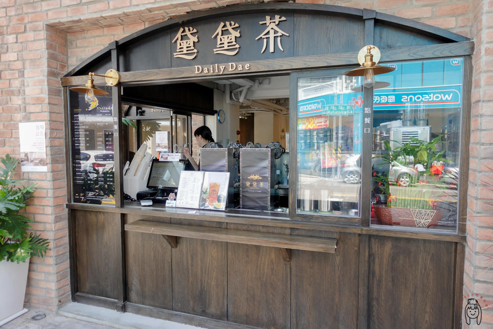 台中西區飲料 精誠商圈網美飲料店「黛黛茶DailyDae」，有好喝的歐風水果茶及甜點，還有好拍的打卡點喔～