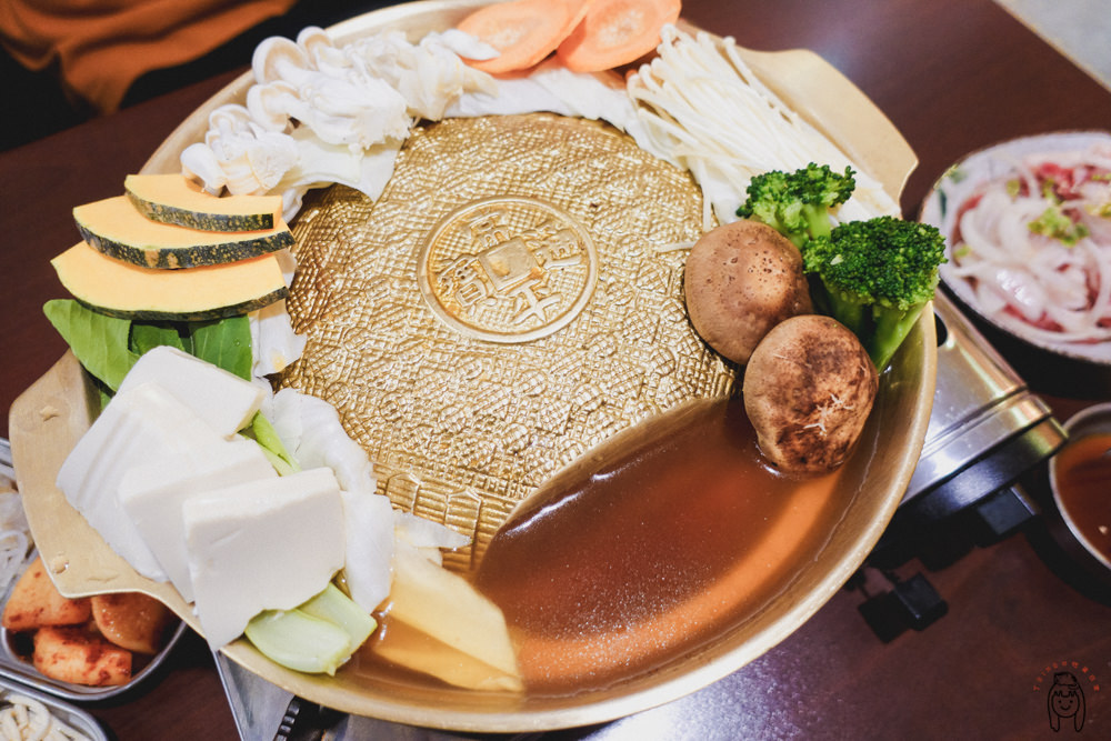 台南安平 「瑪西達韓式料理」有道地的韓式料理，韓式小菜無限量供應，讓你吃到飽！還有多種超值套餐可選擇喔！