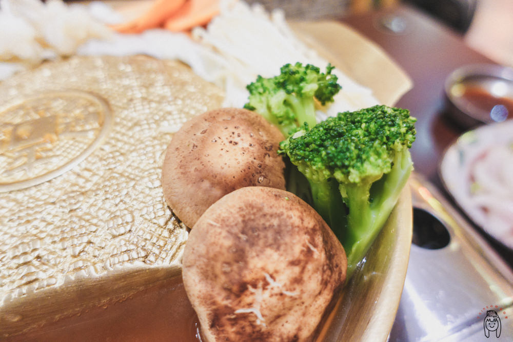 台南安平 「瑪西達韓式料理」有道地的韓式料理，韓式小菜無限量供應，讓你吃到飽！還有多種超值套餐可選擇喔！