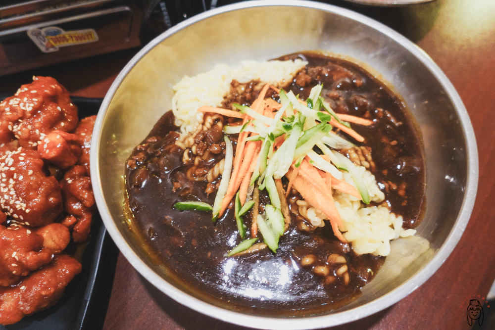 台南安平 「瑪西達韓式料理」有道地的韓式料理，韓式小菜無限量供應，讓你吃到飽！還有多種超值套餐可選擇喔！