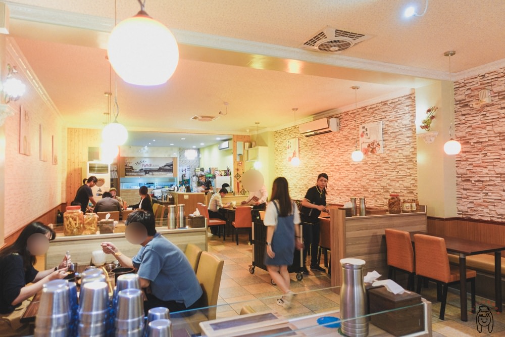 台南安平 「瑪西達韓式料理」有道地的韓式料理，韓式小菜無限量供應，讓你吃到飽！還有多種超值套餐可選擇喔！