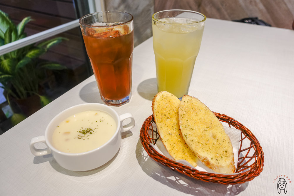 高雄鼓山 巨蛋捷運周邊美食，主打義式料理餐廳「好手義料理廚坊」，有美味的排餐、義大利麵、燉飯。