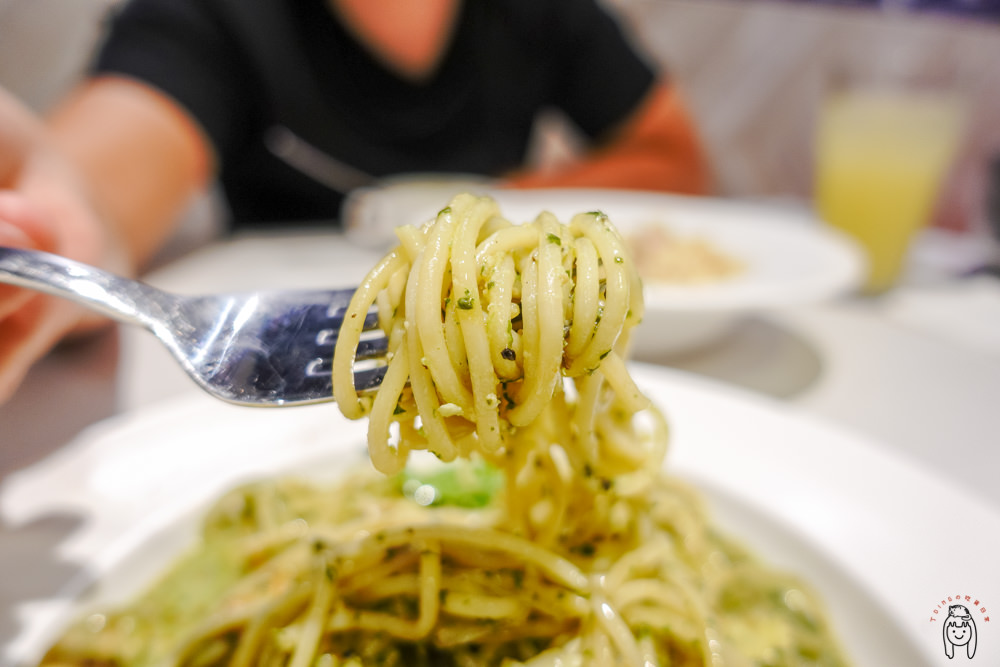 高雄鼓山 巨蛋捷運周邊美食，主打義式料理餐廳「好手義料理廚坊」，有美味的排餐、義大利麵、燉飯。