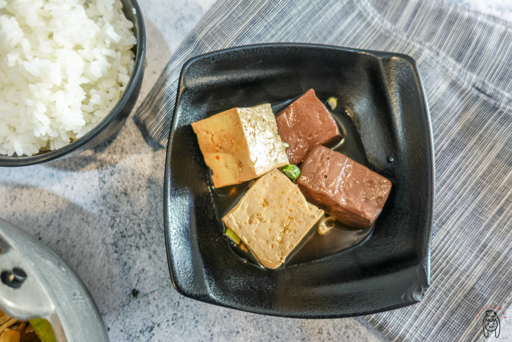 台南永康 「川麻子辣乾鍋」會讓人吃了上癮的乾鍋，辣香十足，有三種口味可選擇，還有隱藏版餐點等著你～