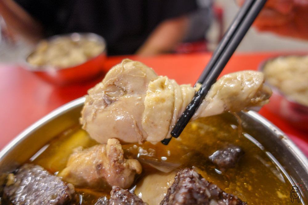 台南東區 「Walking Su 藥膳麻油雞」讓你加湯一百次，美味的藥膳麻油雞，等再久也都願意！