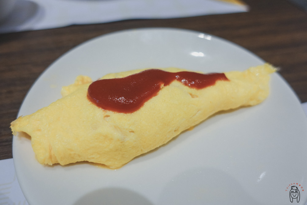 台南住宿 「煙波大飯店台南館」位置方便，有附設停車場、健身房、游泳池，還有超豪華自助吧早餐！離美術館二館、新光三越也很近喔！