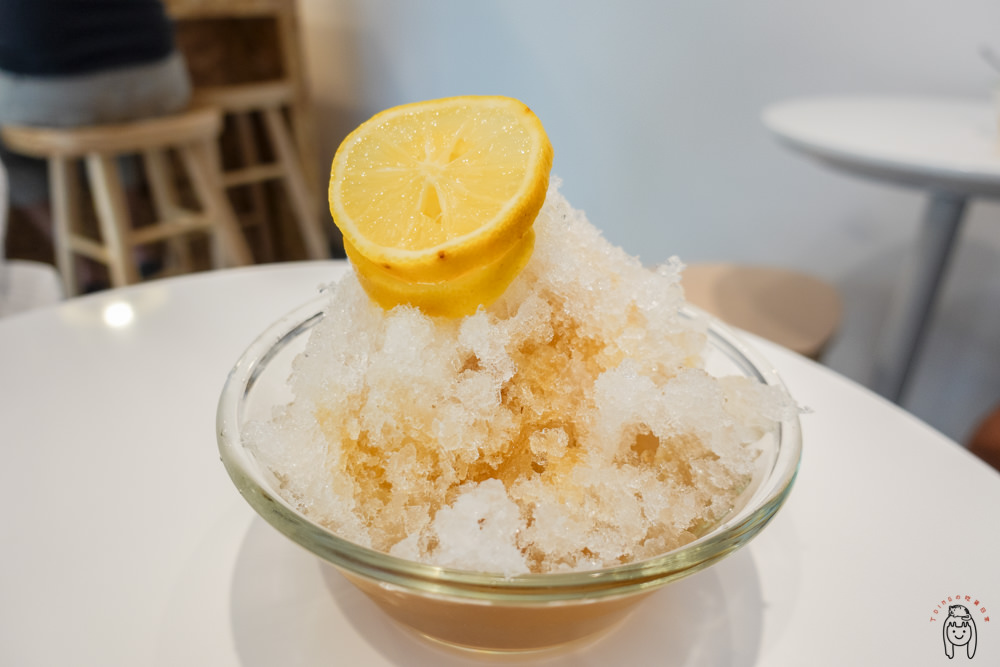 台南東區 隱藏在虎尾寮低調冰店「美雪冰菓室」，純手工配料，不定時推出新品，冬天也有賣熱甜湯喔！